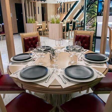 Family Hotel Business Club Shumen Exterior foto